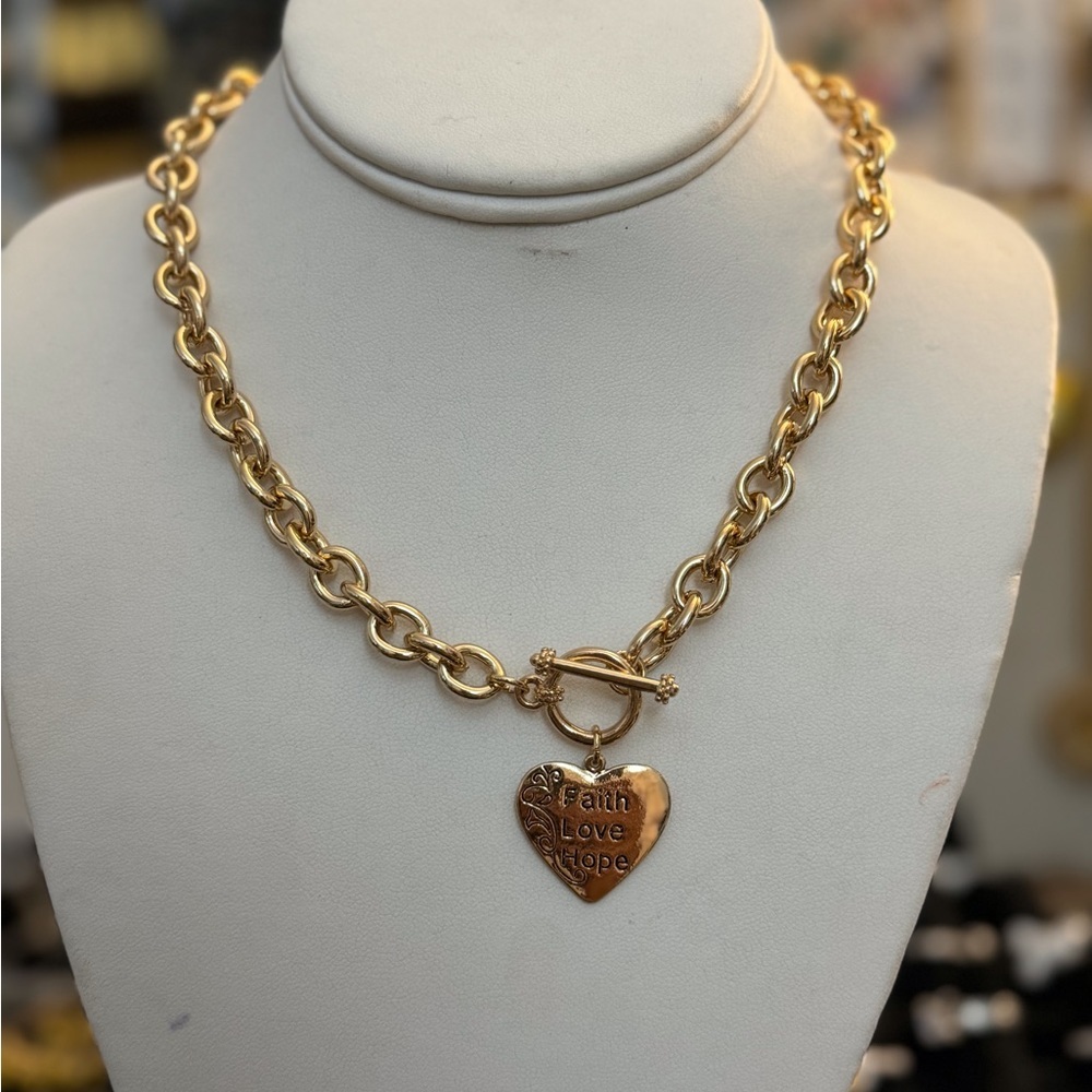 NECKLACE - Picture 2 of 3